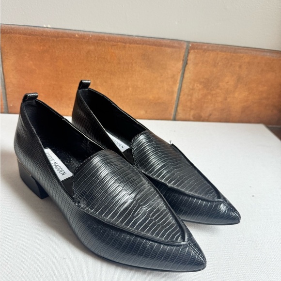 Steve Madden Black Textured Pointed Loafers 6.5 Minimalist Workwear Streetwear - Picture 3 of 6